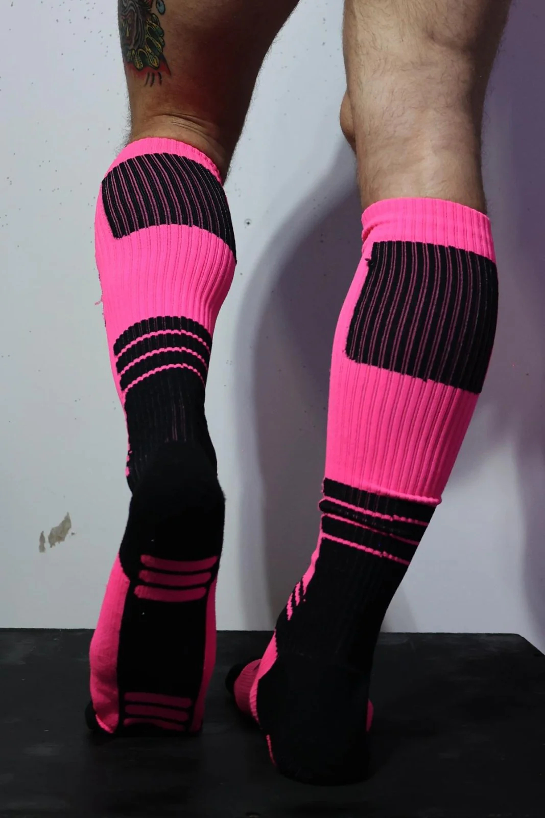 Breedwell Hypnotix Socks, Neon Pink
