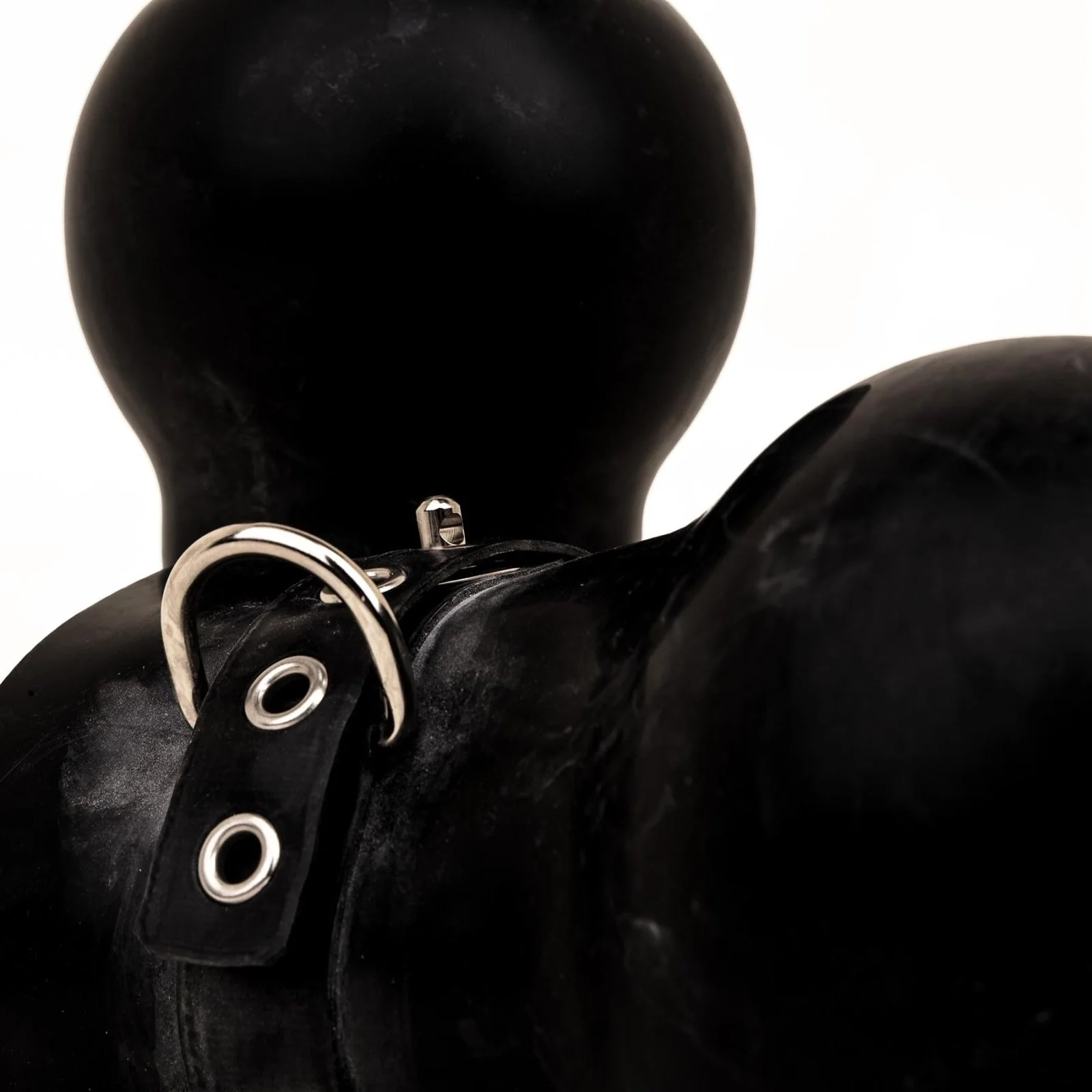 Studio Gum Spherical Rubber Bondage Gloves, 2mm Thick, Lockable - Image 3