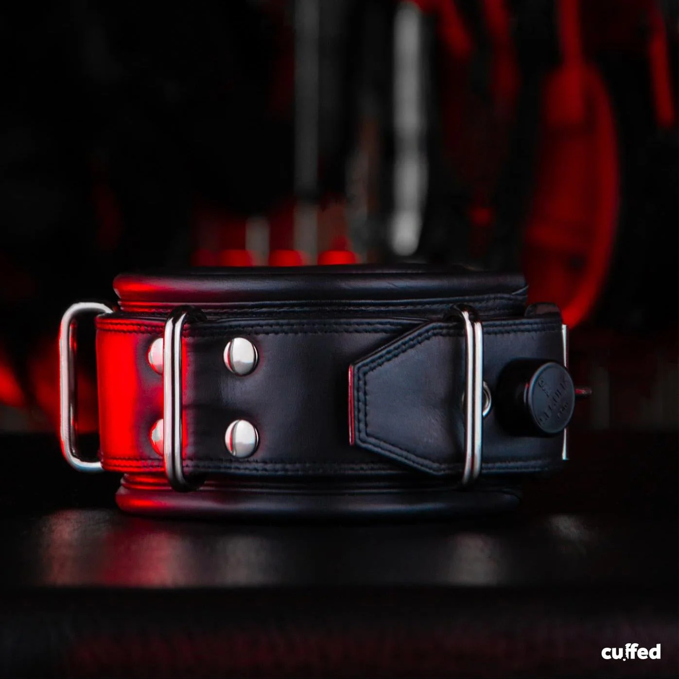 CUFFED Neck Leathstraint, Black