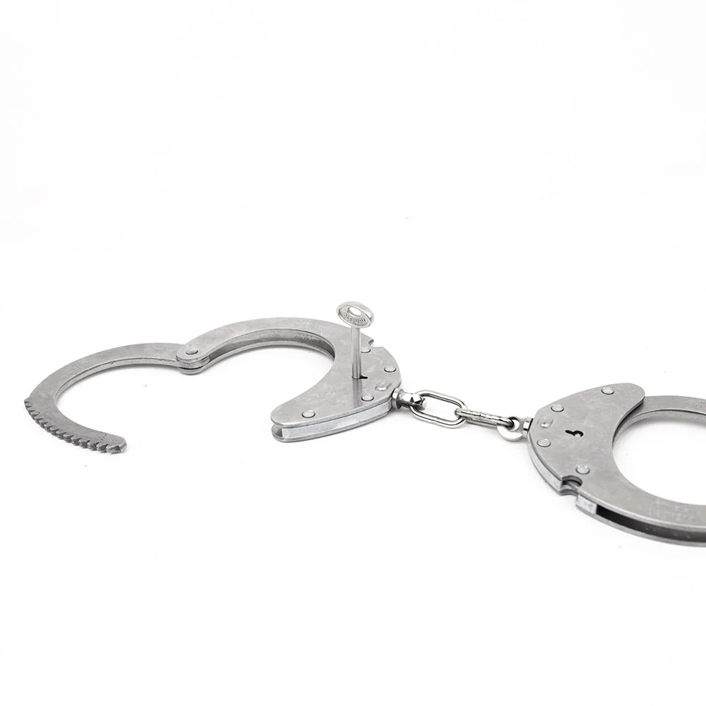 Clejuso Ratchet Steel Handcuffs - Image 3