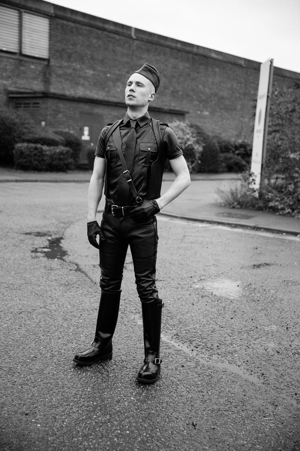 Riser Leather Waistcoat - Image 5